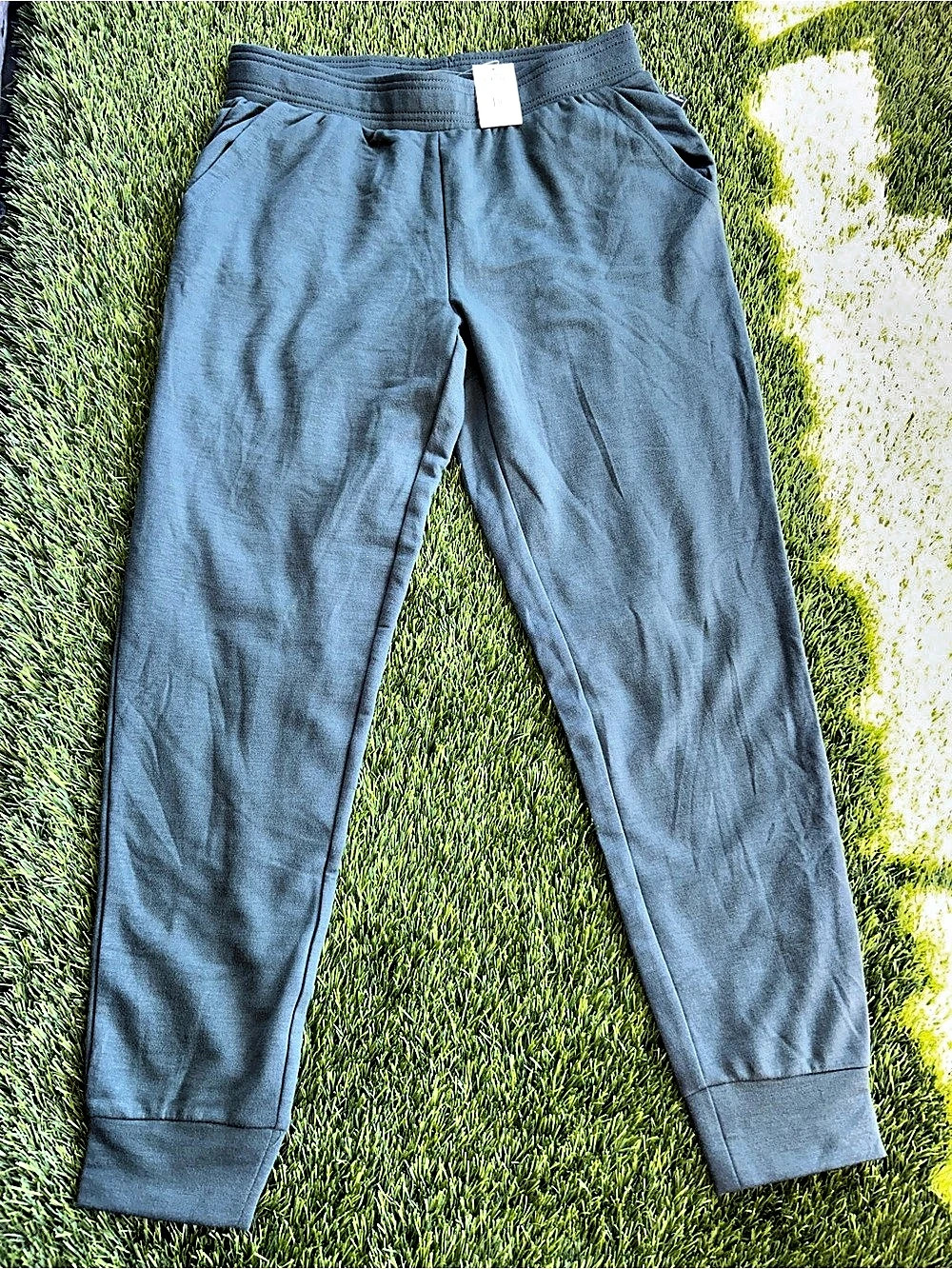 Eddie Bauer Jogger Pants in Green Size Medium NWT